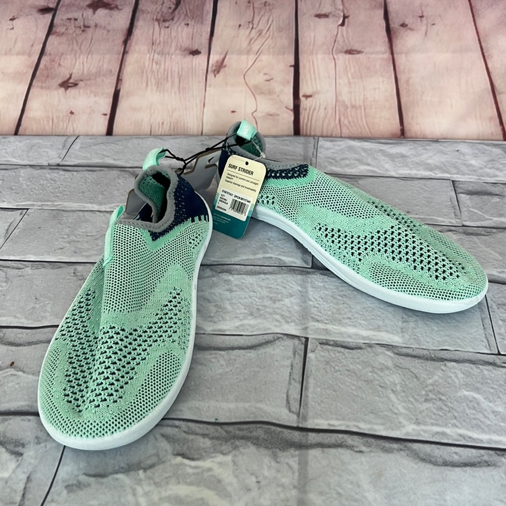 NWT SPEEDO Surf strider Girls slip on shoes size large